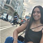 Me defino como una persona humilde y creativa, con capacidad de enseñar mi idioma natal, el cuál enseñaría a personas extranjeras